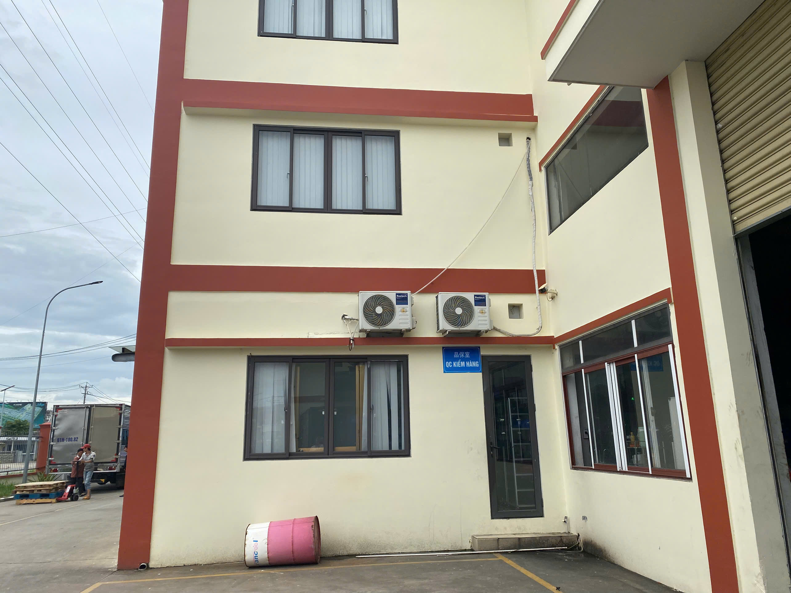 Sample room and Inspection room.jpg